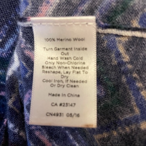 Talbots Pure Merino Wool V Neck Lightweight Blue Sweater Top Size Small - Picture 6 of 6